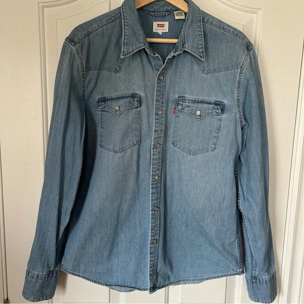 Levi’s Iconic Western Denim Shirt - Picture 6 of 10
